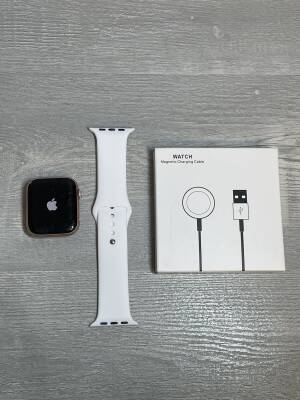Apple Watch SE 44mm Gold Aluminum GPS - C - 1