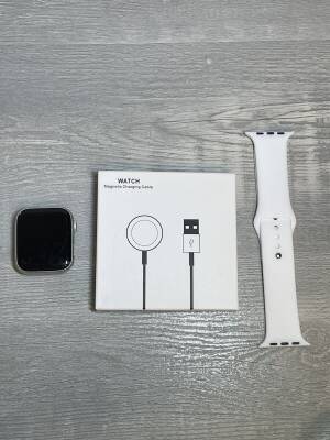 Apple Watch SE 44mm Silver Aluminum GPS - C - 1